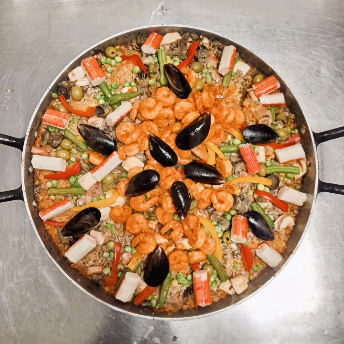 Paella ofrecida por VIP Catering para eventos sociales y empresariales